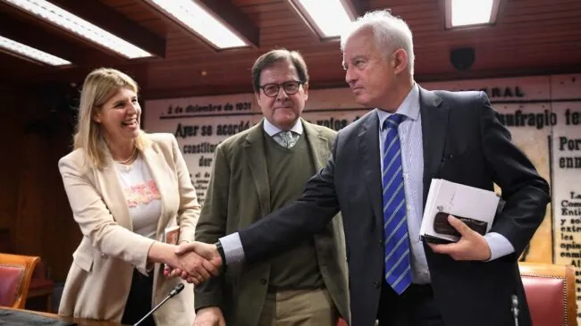 El sanchismo pasa al ataque con los senadores del PP en la 'comisión Koldo'