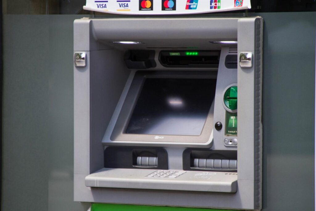 Cajero automático. Canva