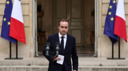 Macron da un plazo de 48 horas a Lecornu para que negocie un nuevo gobierno estable