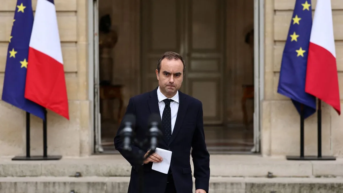 Macron da un plazo de 48 horas a Lecornu para que negocie un nuevo gobierno estable