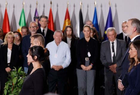 La tensión de las familias vuelve a explotar y rompe la solemnidad del funeral de la dana