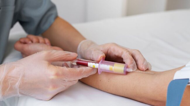 La baja participación de la generación Z en ensayos médicos pone en peligro su salud