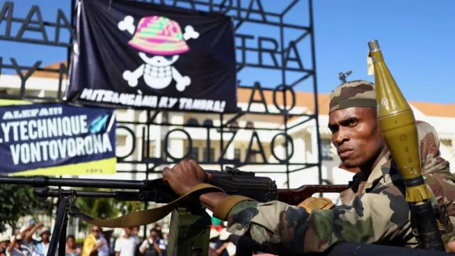 Golpe de Estado en Madagascar: los militares toman el poder y el presidente huye del país