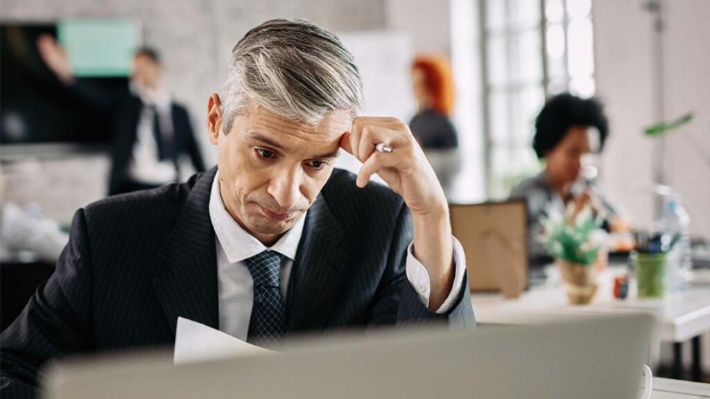 hombre-maduro-fobo-trabajo