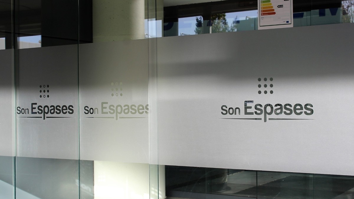 Pasa a planta la mujer apuñalada en Formentera por su expareja