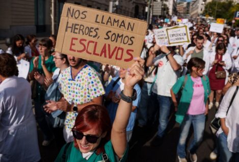 Los médicos convocan una huelga de cuatro días contra el estatuto marco de Mónica García