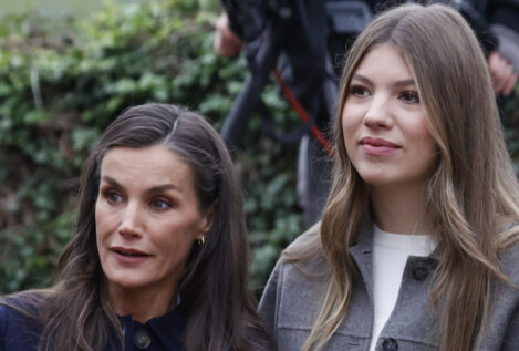 La infanta Sofía, fiel a su estilo, se enfunda sus 'jeans' favoritos de pata de elefante en Valdesoto