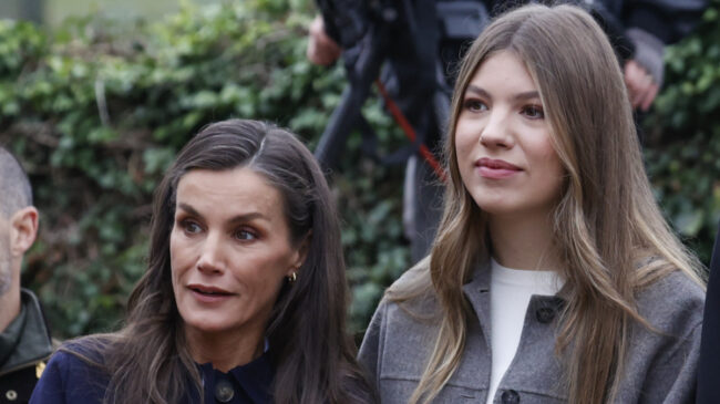 La infanta Sofía, fiel a su estilo, se enfunda sus 'jeans' favoritos de pata de elefante en Valdesoto