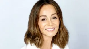 Un recorrido por sus intervenciones estéticas: ¿cómo ha cambiado Isabel Preysler su rostro?