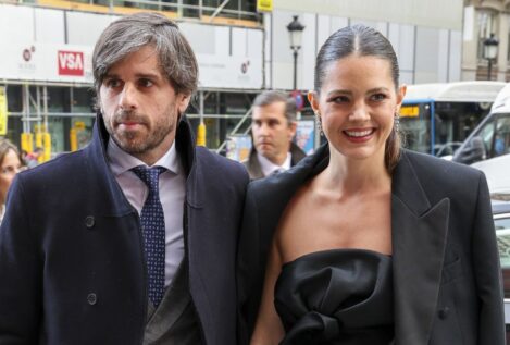 La historia de amor de Isabelle Junot y Álvaro Falcó: de un error en Suiza a su segundo bebé