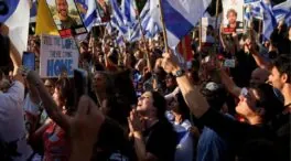 Miles de personas salen a la calle en Israel para celebrar la liberación de los rehenes de Hamás