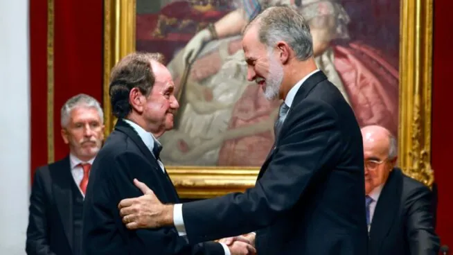 El exjefe de la Casa del Rey defiende reformar la Constitución para fortalecer las instituciones