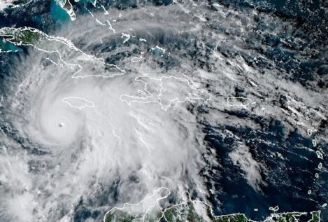 El huracán 'Melissa' llega a Jamaica este martes con vientos de 280 kilómetros por hora