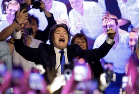 El partido de Milei gana las legislativas en Argentina y amplía su representación