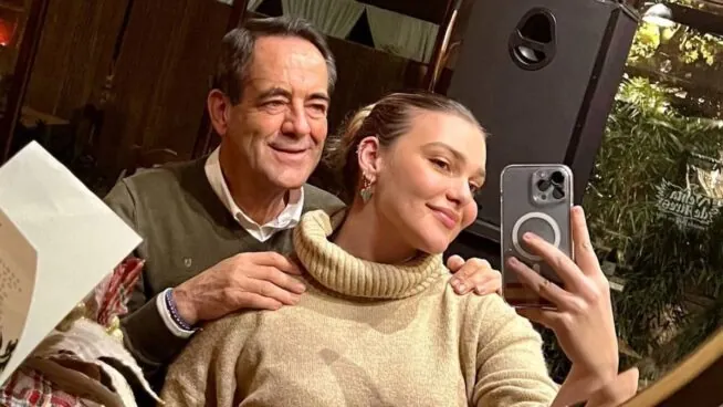 El día que José Bono adoptó a su hija Sofía en Chile: de su llegada a Barajas a su carrera actual