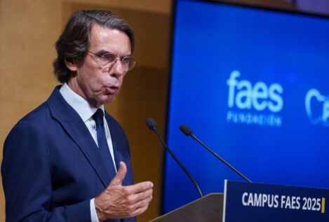 Aznar no ve factible una «moción de censura» y rechaza pactar con Puigdemont