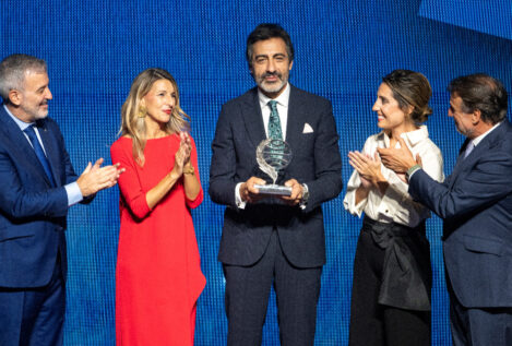 ‘Vera, una historia de amor', la novela de Juan del Val, al detalle: de su sobria portada a su sinopsis