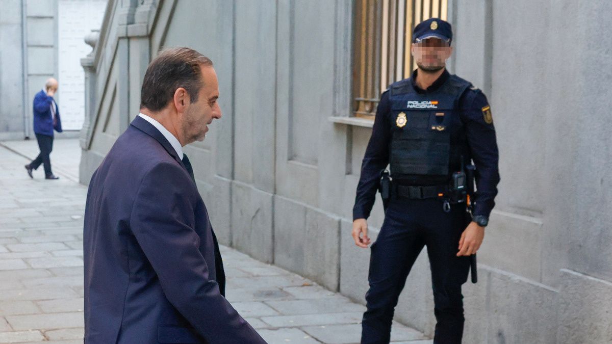 El juez abronca a Ábalos en el Supremo: «Esto no es el Congreso, diga si va a declarar o no»