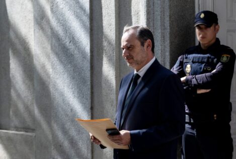 El juez ve indicios de una 'caja b' en el PSOE tras los pagos en metálico a Ábalos y Koldo