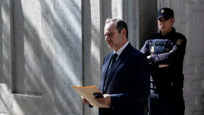 Ábalos pide cuentas a Puente por los supuestos cobros irregulares en el Puerto de Valencia