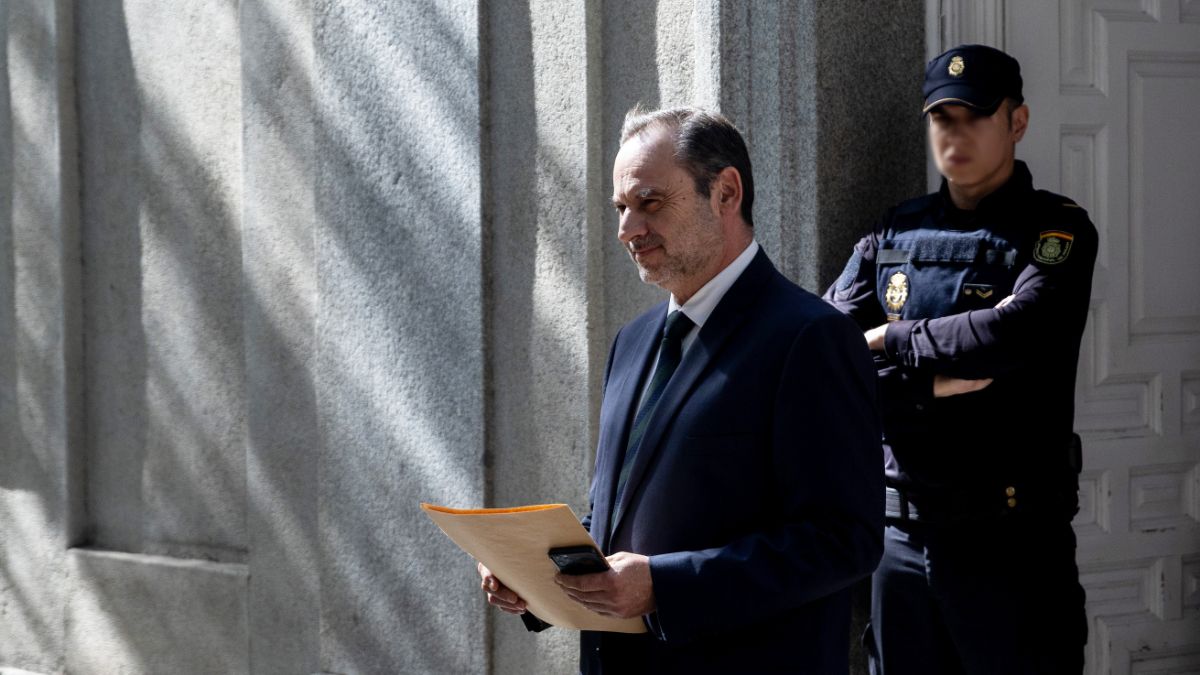 El juez ve indicios de una ‘caja b’ en el PSOE tras los pagos en metálico a Ábalos y Koldo