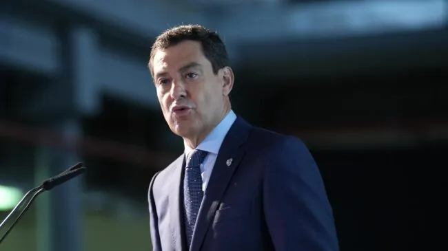 Moreno advierte de la abstención y el «exceso de confianza» y pide no centrarse en Vox