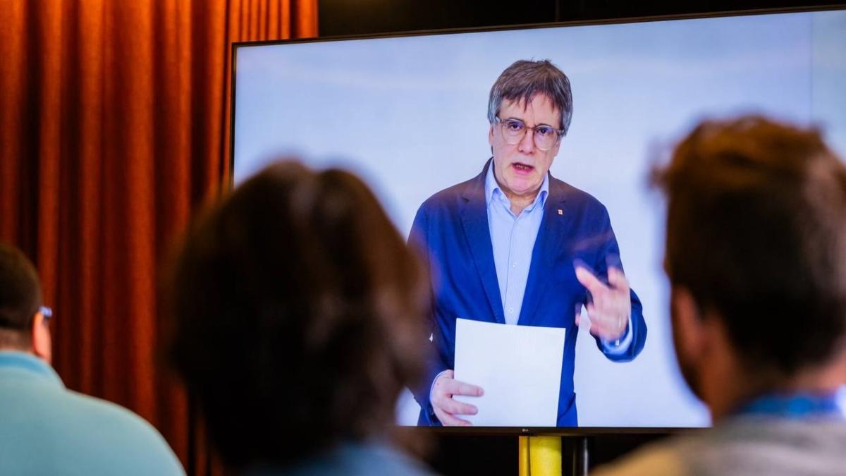 Puigdemont acusa a Illa de llevar a Cataluña al colapso y reclama un liderazgo valiente