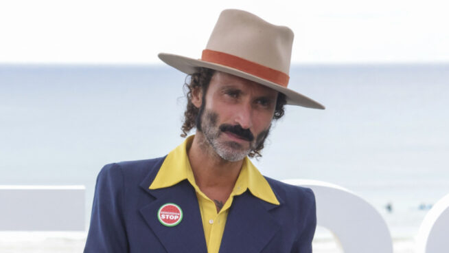 La bonita casa de Leiva en la sierra de Gredos con un jardín que tiene vistas al río Alberche