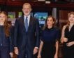 Letizia arriesga con una combinación imposible: su camisa 'joya' de corte masculino en Oviedo