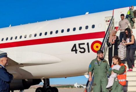Llegan a España 19 niños enfermos de Gaza que serán tratados en ocho comunidades