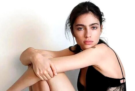 Cómo Loli Bahia se ha convertido en la modelo más enigmática y exitosa de su generación