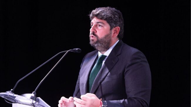 López Miras cree que la democracia vive uno de sus momentos «más delicados» por Sánchez