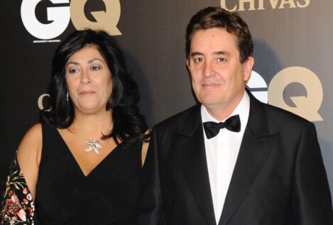 La vida «de poema» de Luis García Montero junto a Almudena, dos hijas y un 'adiós' discreto