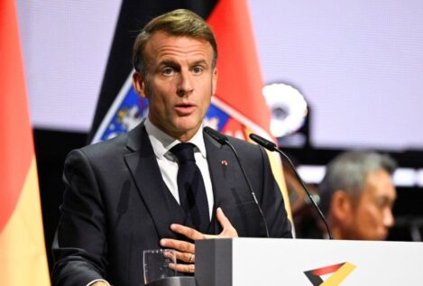 El primer jefe de Gobierno de la era Macron le reclama elecciones presidenciales anticipadas