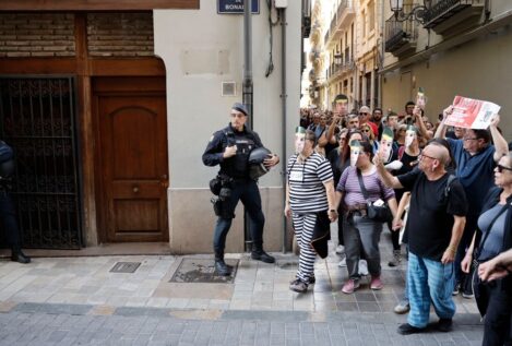 Una marcha acude hasta El Ventorro para denunciar la «negligencia» de Mazón en la dana