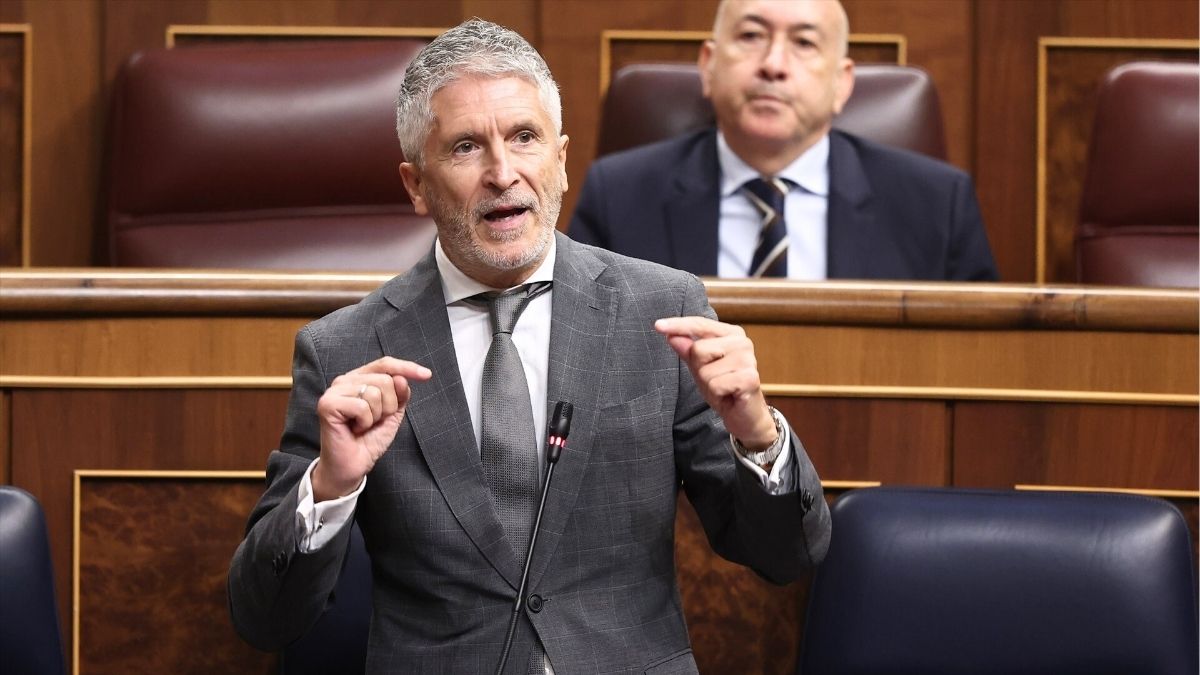 Marlaska defiende la eficacia en expulsiones tras afear Junts que sólo ejecute el 8%