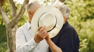 Mejor tarde que nunca: cómo el matrimonio en la tercera edad puede hacer bien a tu salud