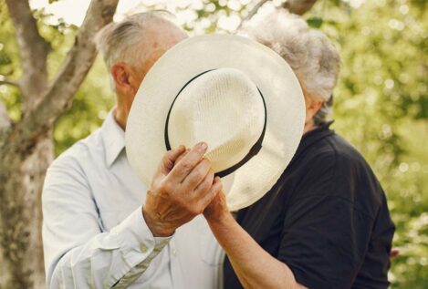 Mejor tarde que nunca: cómo el matrimonio en la tercera edad puede hacer bien a tu salud