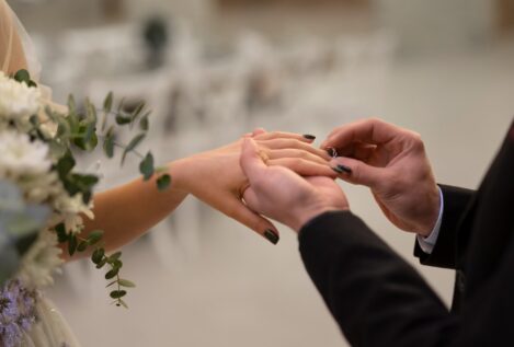 La caída del matrimonio convencional: por qué cada vez nos casamos menos (y más tarde)