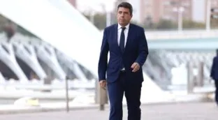 Gritos de «rata cobarde» y «asesino» a Mazón en el funeral a las víctimas de la dana