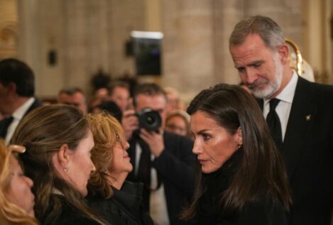 Moncloa lleva a una sala adyacente el saludo de Sánchez y los Reyes a víctimas de la dana