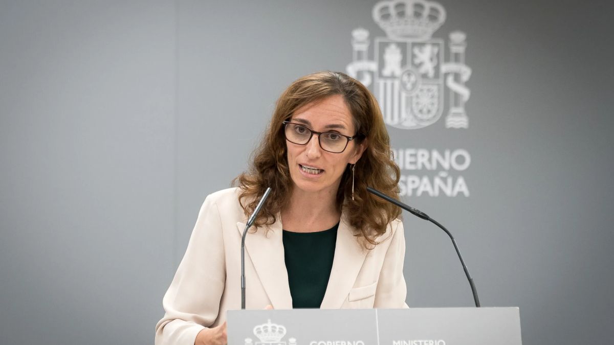 Turismo y ocio denuncian a Mónica García por obligarles a ser policías con su ley antitabaco