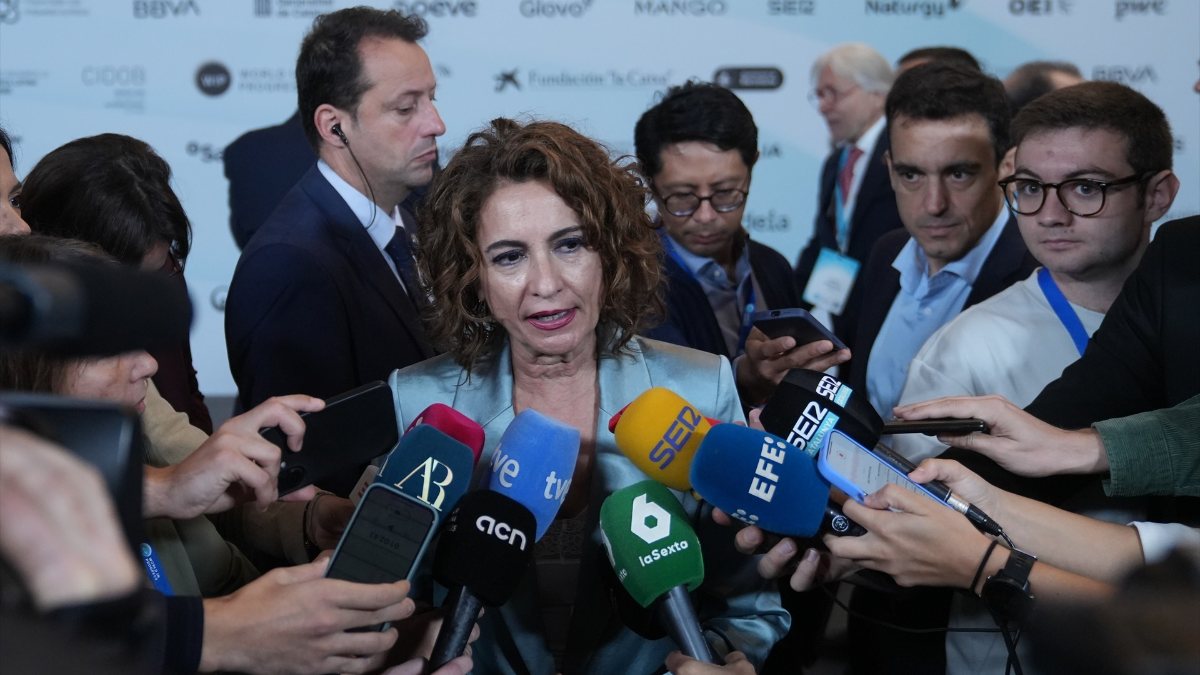 Montero asegura que «ninguna comunidad va a perder recursos» con la financiación singular