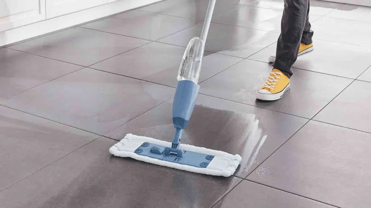 La mopa de Lidl que te ahorra tiempo y esfuerzo: limpia y seca a la vez en tiempo récord