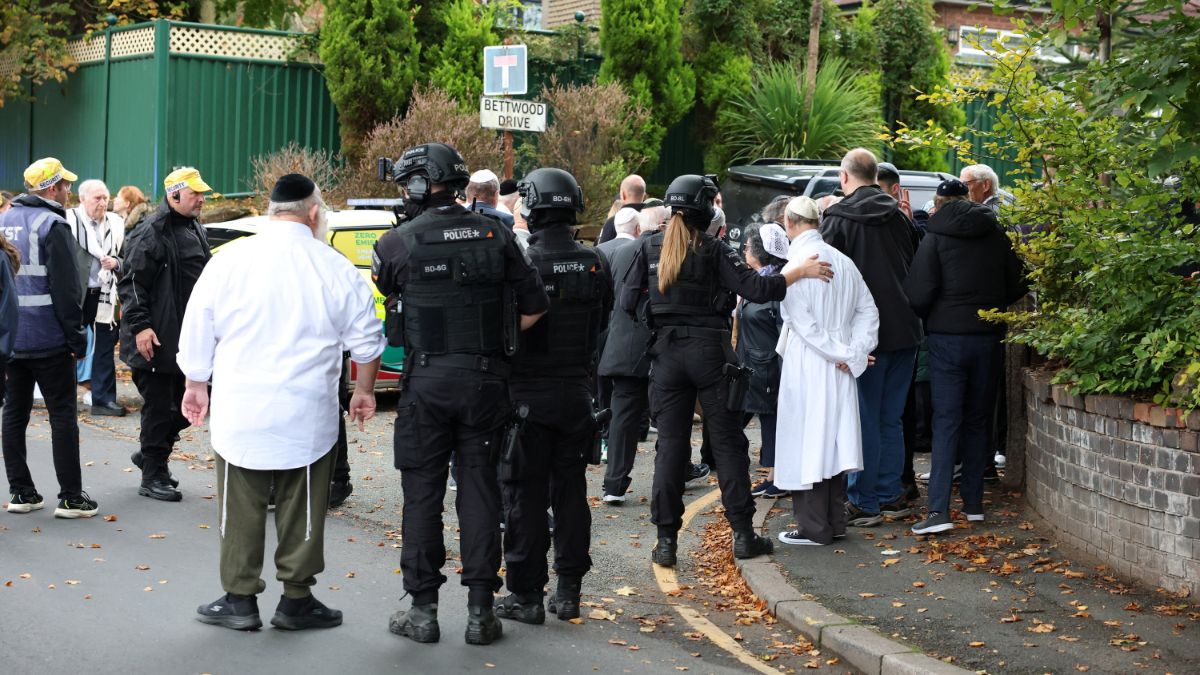 Una víctima del ataque a una sinagoga en Manchester murió por un disparo de la Policía
