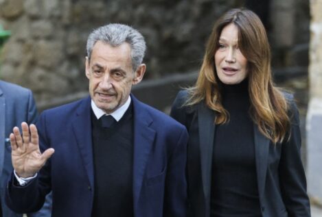 El 'adiós' familiar de Nicolás Sarkozy: un último beso, la manifestación y el apoyo de su exmujer