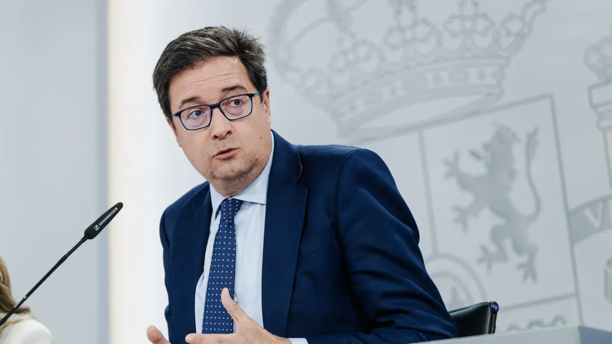 Óscar López desafía a Junts: «Deben elegir entre la España del nodo o la moderna»