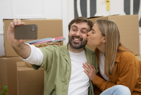 El colmo del alquiler en España: jóvenes que se ven obligados a fingir una relación de pareja