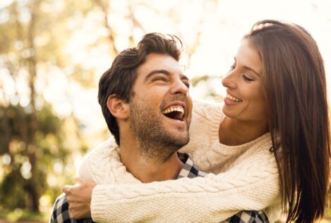 Un estudio de la Universidad de California revela el hábito que hace más felices a las parejas