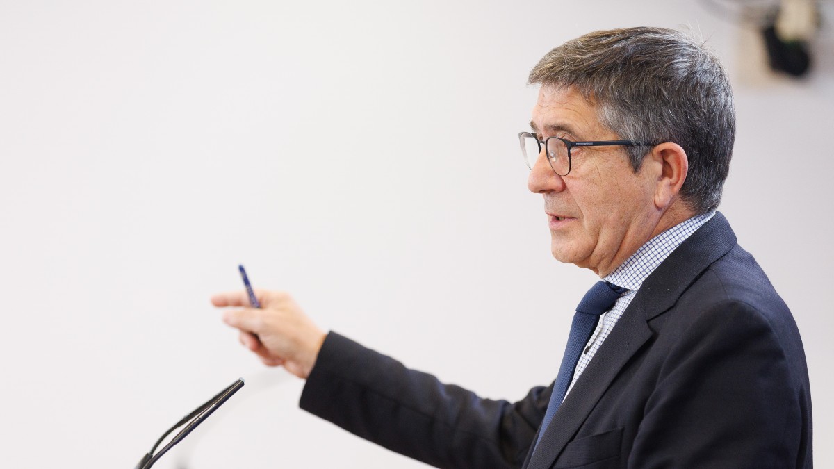 Patxi López insta a Ayuso a «cumplir la ley» del aborto en vez de ser «la líder de la ultraderecha»
